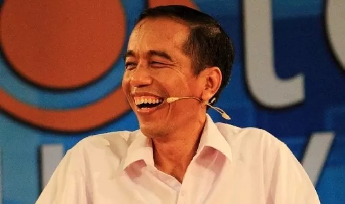 Masyarakat Dijejelin Kartu Jokowi halow