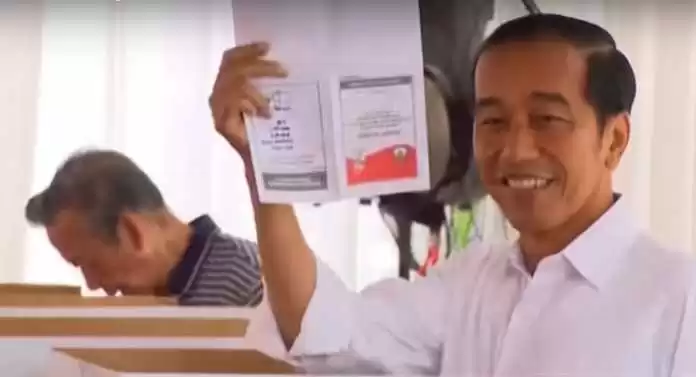 jokowi plong nyoblos Plong Jokowi Setelah Nyoblos