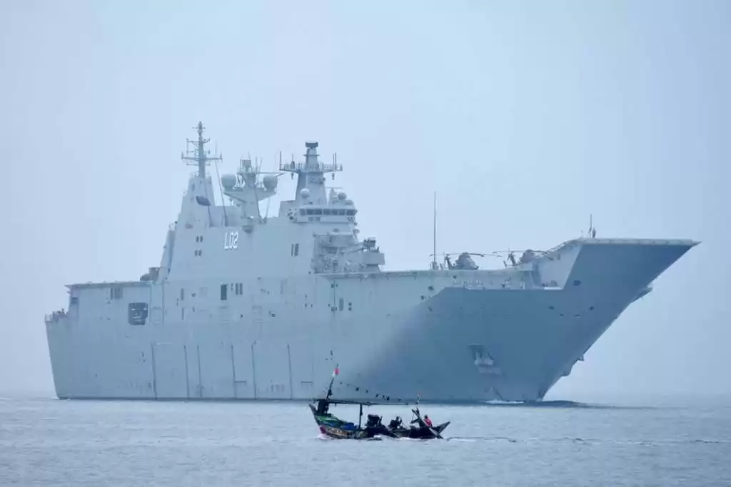 Kapal Asing, Dukung People Power?