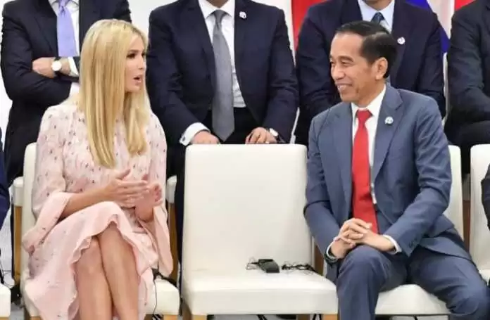 Makna Senyum Jokowi di KTT G-20