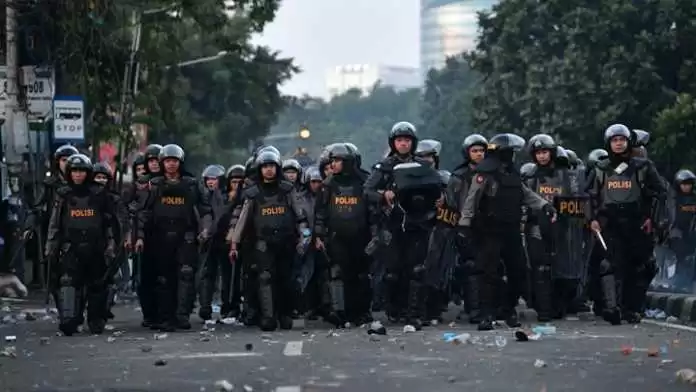 Salah Cara Polisi Hadapi Demo?