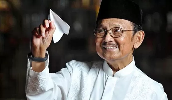 Habibie Tak Sekedar Kisah Cinta