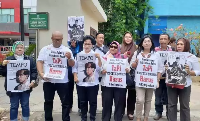 Sampul majalah Jokowi Pinokio