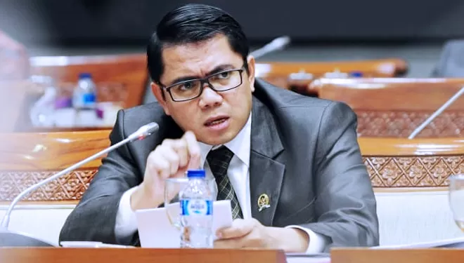 Arteri Dahlan Berseteru Dengan Emil Salim