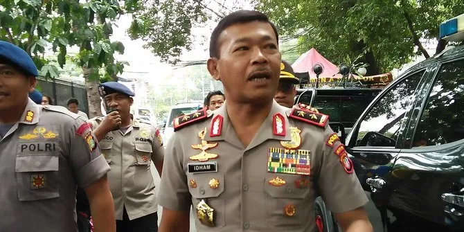 Feminis Nyenggol Kapolri