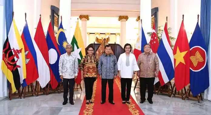 Mempertanyakan Pendirian Indonesia Aid