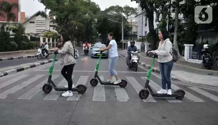 Skuter Anies di Jakarta, Politis ?