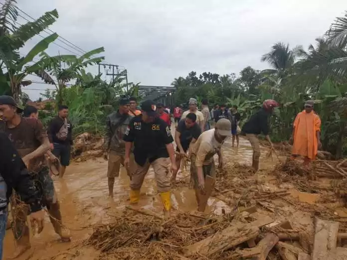Beda Gercep PDIP PKS Soal Banjir