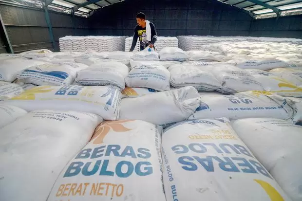 Beras menumpuk di Perum Bulog
