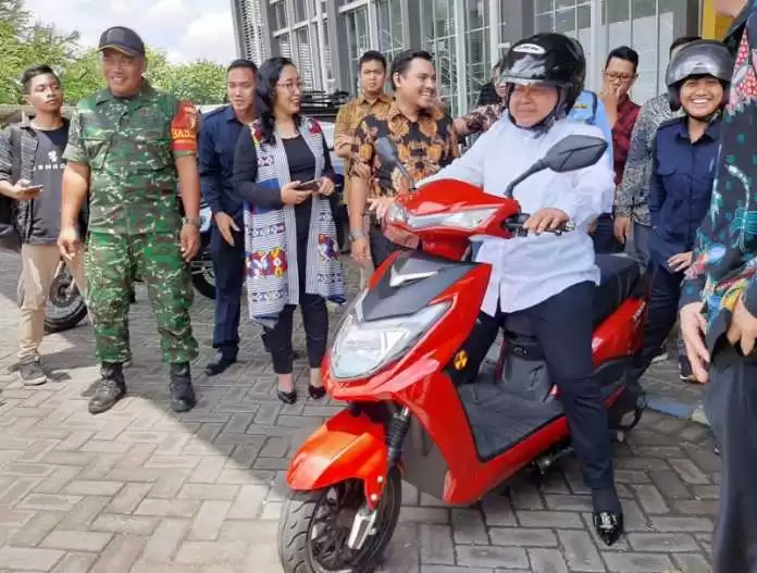 Risma Punya Motor Baru