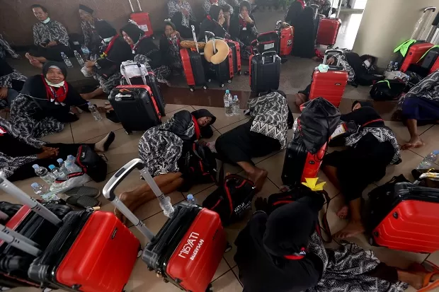 Garuda Hentikan Penerbangan Umrah ke Arab Saudi