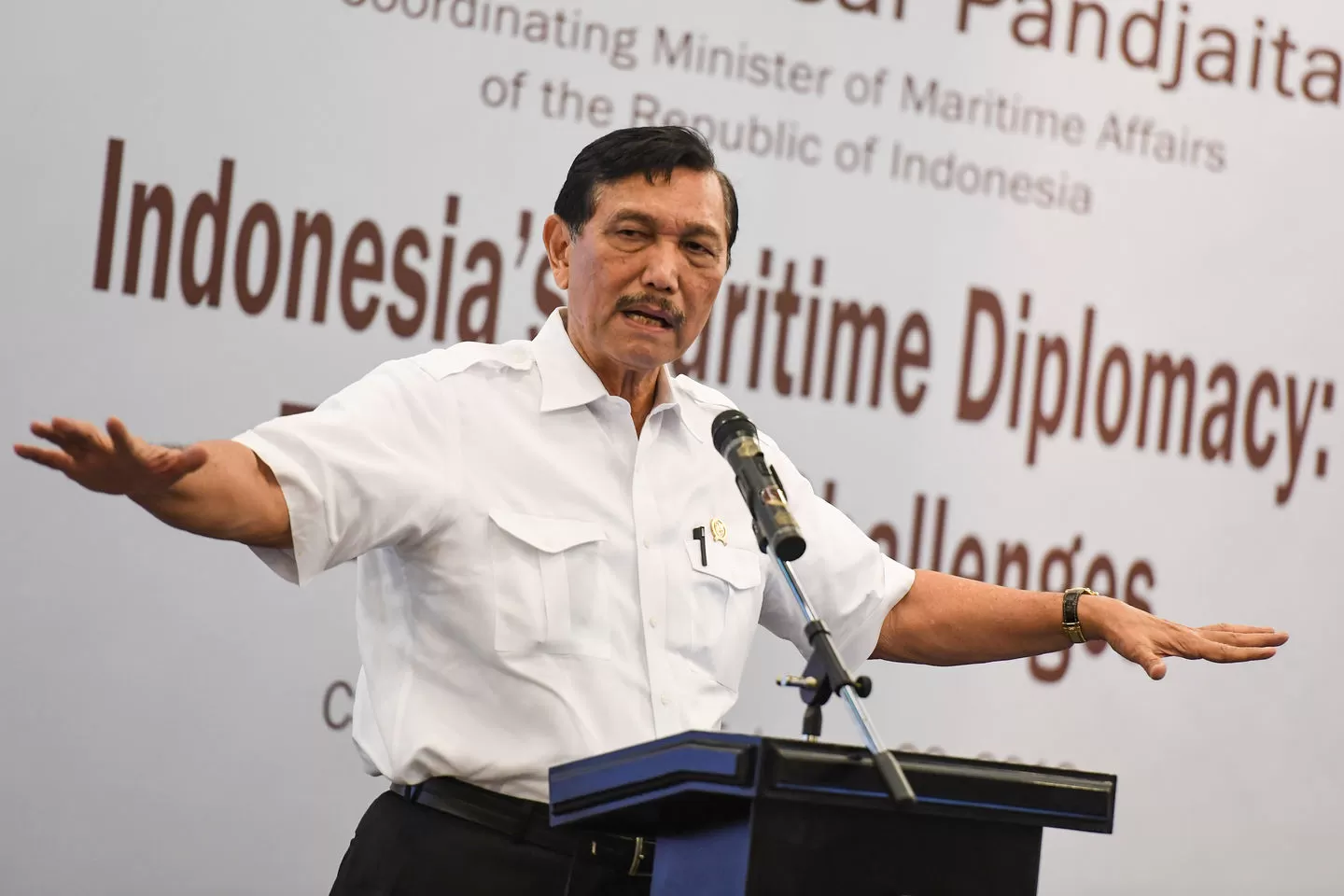 Mencari Luhut di Tengah Corona