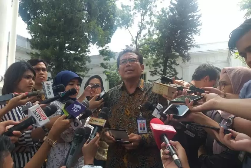 Saling ralat, sangkal, dan bantah yang ramai menghiasi komunikasi publik elite Istana pada pekan lalu dinilai semakin menguak kelemahan pemerintah dalam penanganan Covid-19.
