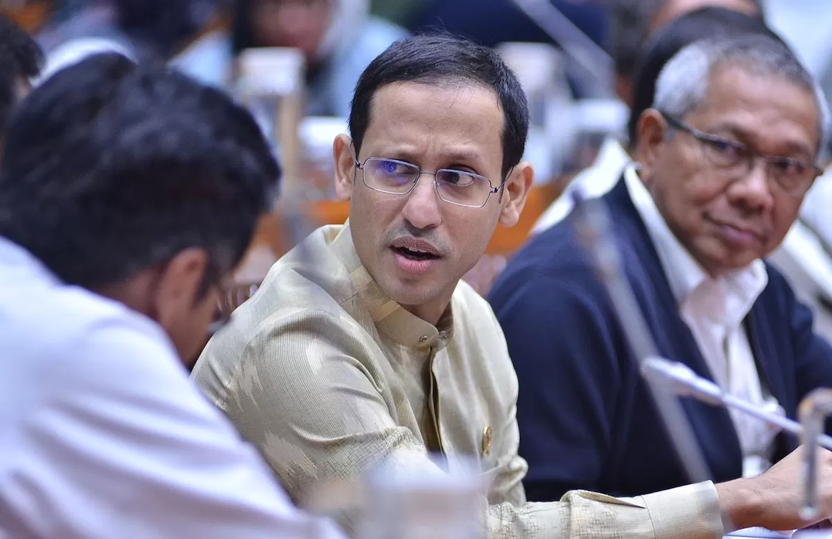 Corona Nadiem Tak Hormati Guru