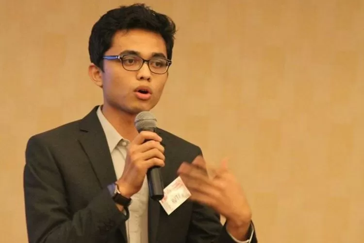 Peneliti sekaligus aktivis, Ravio Patra, sempat digelandang aparat berwenang.