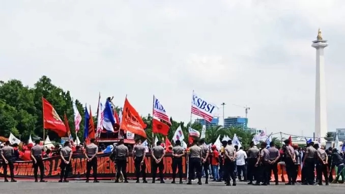 Meskipun dalam masa pandemi Covid-19, gerakan aksi massa terkait Omnibus Law dinilai tinggal menunggu waktu.