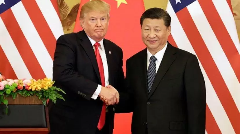 Presiden AS Donald Trump bersama dengan Presiden Tiongkok Xi Jinping