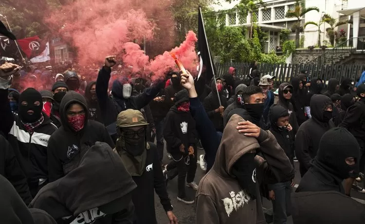 Agenda kekacauan serentak di pulau Jawa oleh Anarcho Syndicalism pada 18 April dikuak aparat.