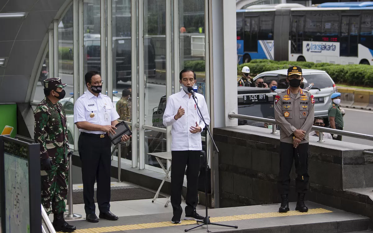 Panoptisisme Jokowi Hadapi Corona