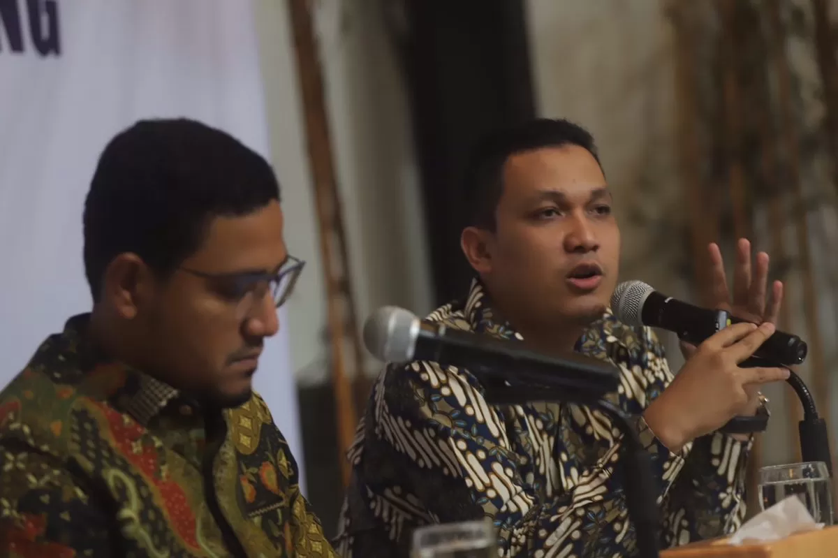Corona Lembaga Survei ala Foucauldian
