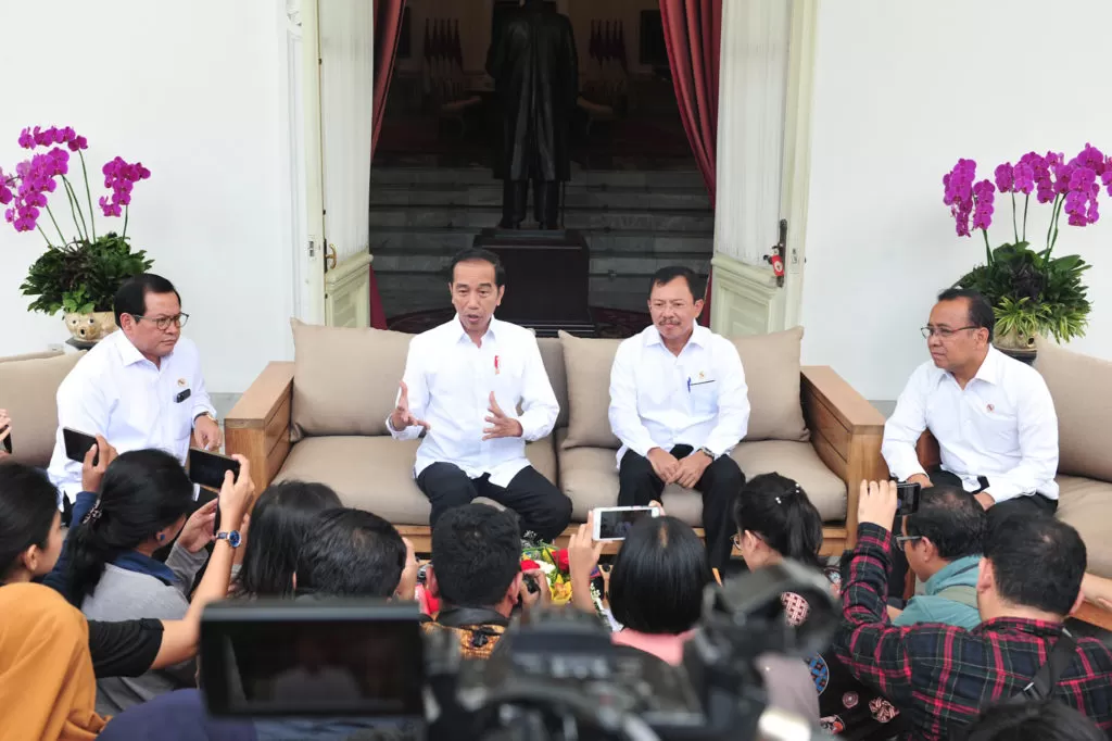 Corona Pemerintah dan Gaya Orwellian