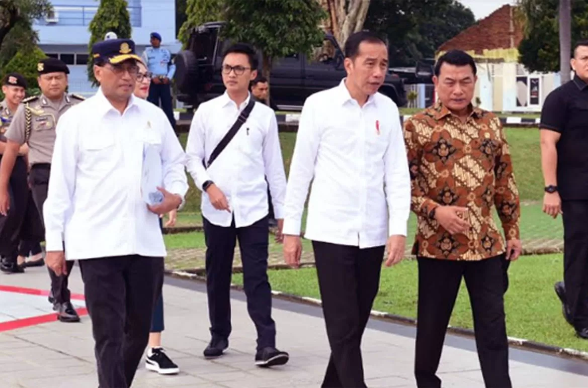 Menhub Budi Terjebak Moeldoko?