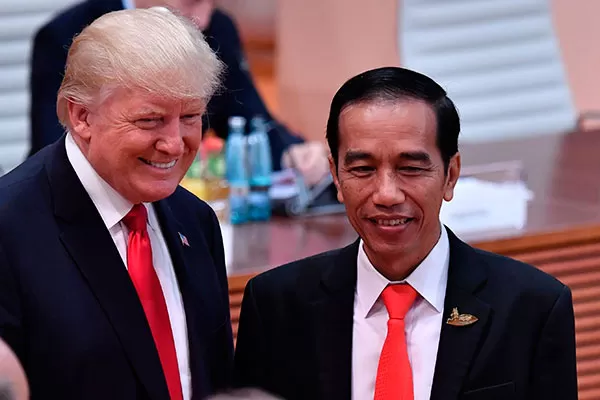 Presiden AS Donald Trump bersama dengan Presiden Jokowi
