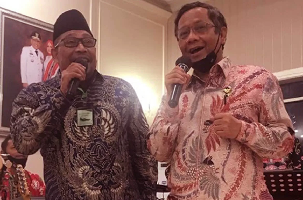 Mahfud dan Memori Asal Bapak Senang