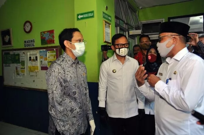 Saatnya Nadiem Tiru Dora
