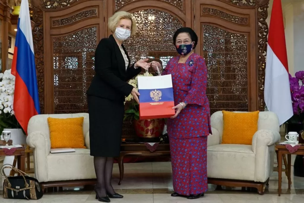 Menguak Kemesraan Megawati Putin