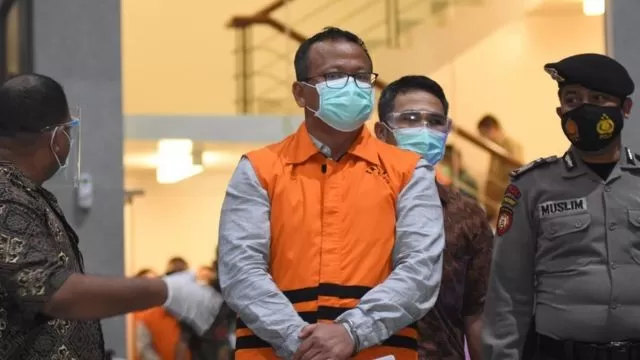 Edhy Ditangkap, Ada yang Bermain?