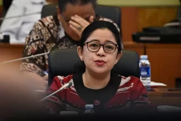 Di Balik Kuasa Puan Atas Microphone