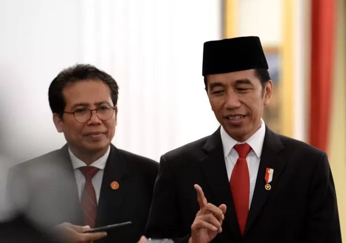 Mengapa Jokowi Buang Fadjroel