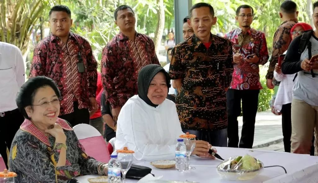 Menyoal Kedekatan Risma-Mega