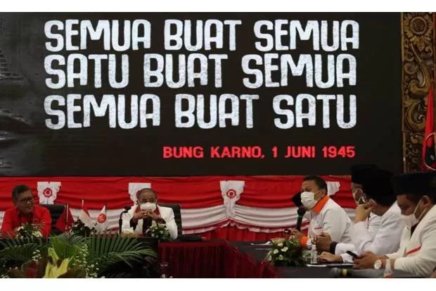 PDIP, Ganjalan Pilpres Tiga Poros?