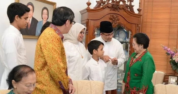 PDIP Pilih Ganjar atau Anies