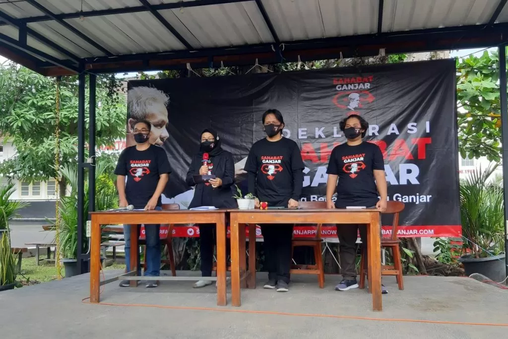 Perang Relawan Ganjar vs Puan