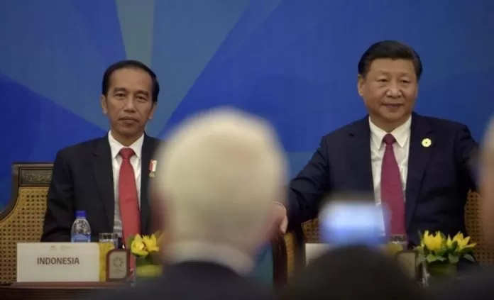 Perang Vaksin AS-Tiongkok Bayangi Jokowi