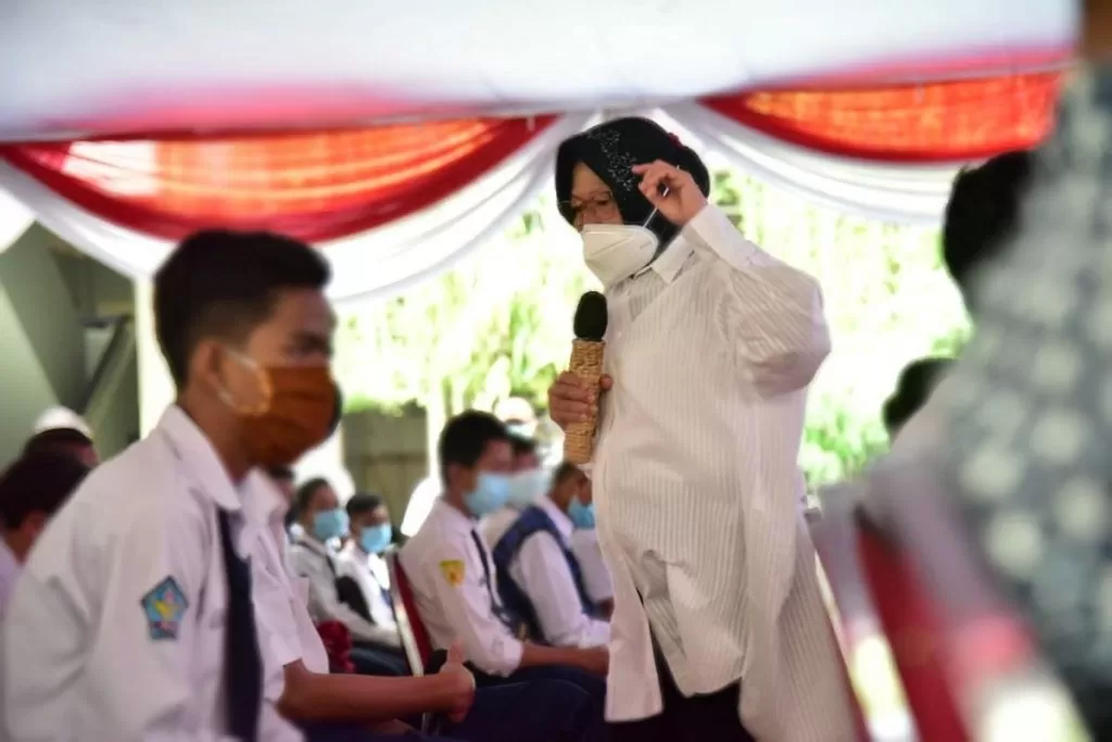 Saatnya Risma Mundur dari Mensos
