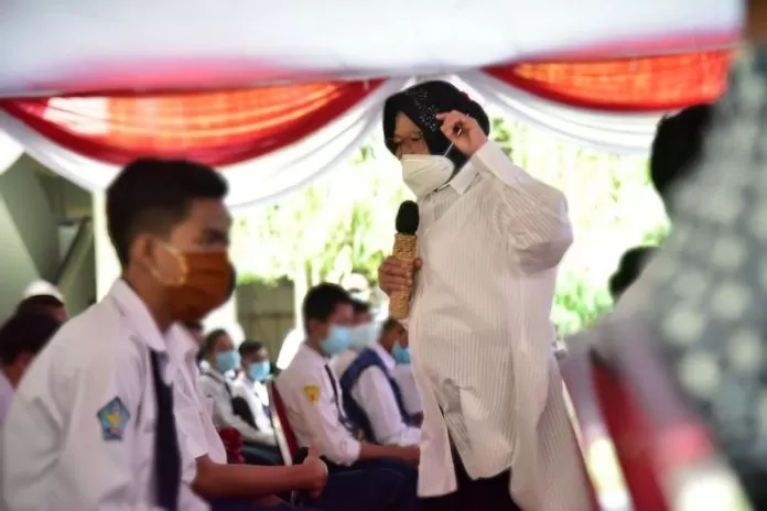 Saatnya Risma Mundur dari Mensos