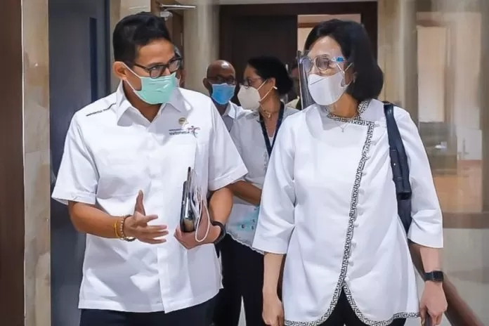 Sri Mulyani Sandiaga Cubit cubitan