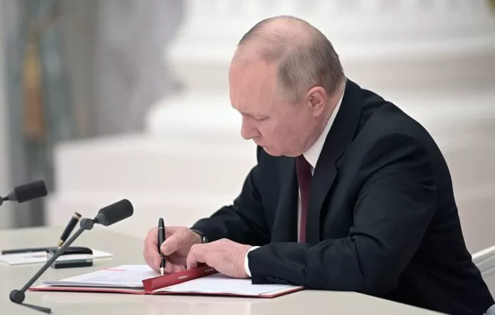 russian president putin signs decrees to recognize independence of donetsk and lugansk people's republics