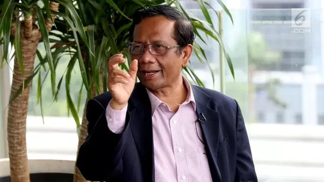 Mahfud Sang Menteri Komentator?