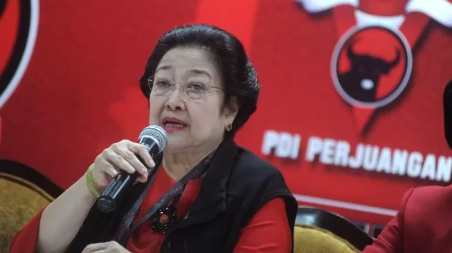 Megawati Sedang Terjebak Mitos?