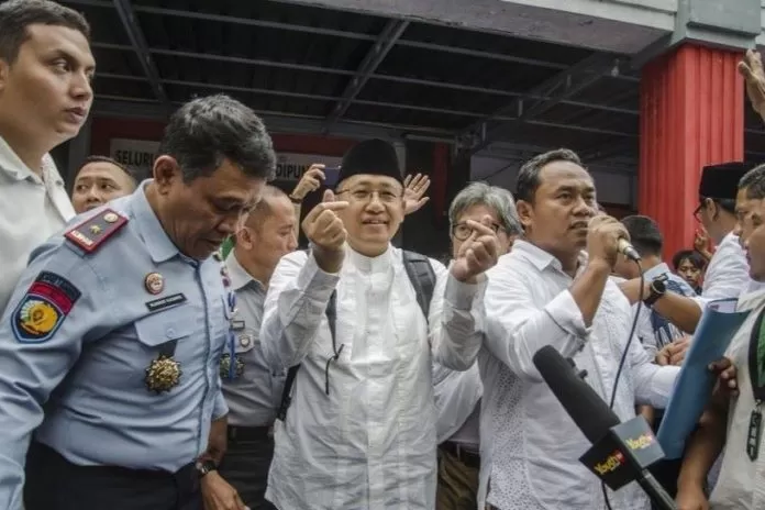 anas urbaningrum anti villain sby
