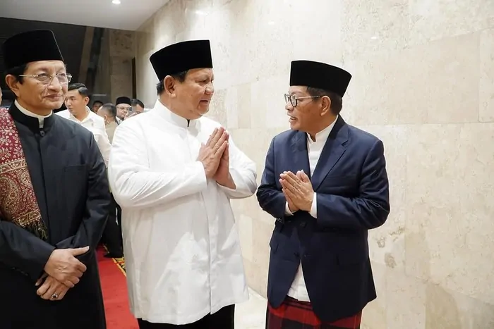 senyum pramono anung saat ngobrol dengan prabowo di istiqlal 1743402360476