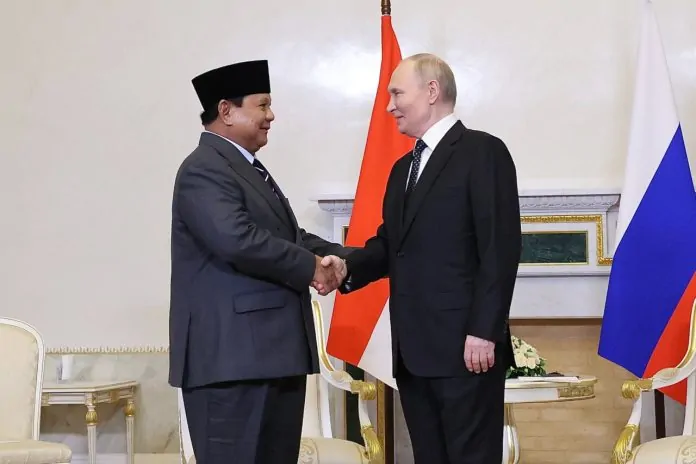 Satu Landasan di Jam yang Beda